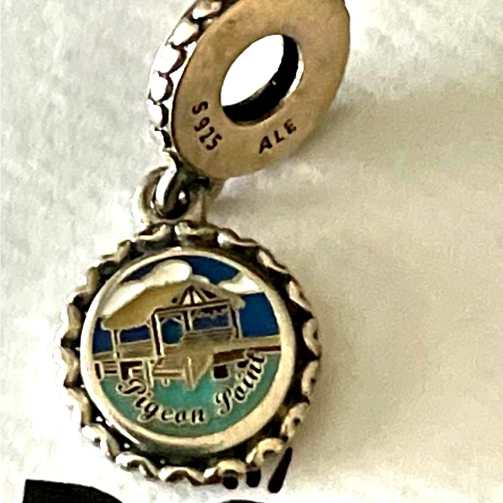 Pandora Pigeon Point Charm